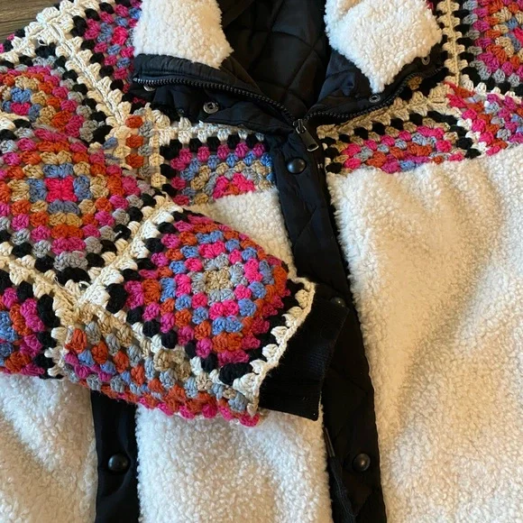 BlankNYC ‘Cuddle Up’ Granny Squares Crochet Patchwork Jacket Size Large - Picture 7 of 9